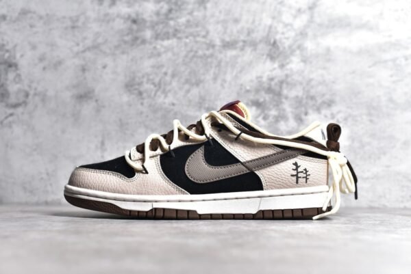 Nike SB Dunk Low Hiking in the mountains and wilderness    DR9704-200