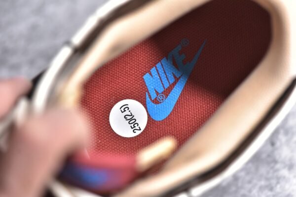 Nike SB Dunk Low Hiking in the mountains and wilderness    DR9704-200 - Image 15