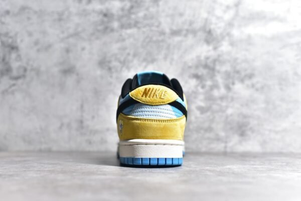 Nike SB Dunk Low x The Powerpuff Girls Flying Girl Police Joint Blue and Yellow    GP5532-061 - Image 5