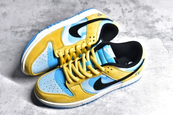 Nike SB Dunk Low x The Powerpuff Girls Flying Girl Police Joint Blue and Yellow    GP5532-061 - Image 7