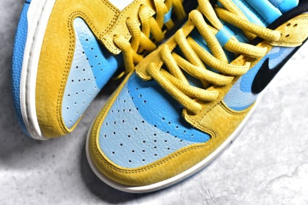 Nike SB Dunk Low x The Powerpuff Girls Flying Girl Police Joint Blue and Yellow    GP5532-061 - Image 8