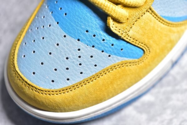 Nike SB Dunk Low x The Powerpuff Girls Flying Girl Police Joint Blue and Yellow    GP5532-061 - Image 10
