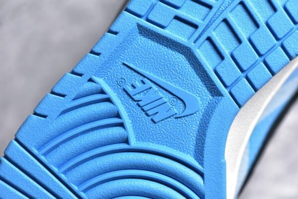 Nike SB Dunk Low x The Powerpuff Girls Flying Girl Police Joint Blue and Yellow    GP5532-061 - Image 14