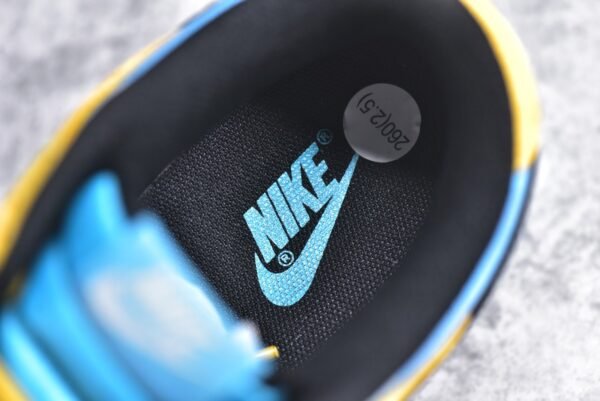 Nike SB Dunk Low x The Powerpuff Girls Flying Girl Police Joint Blue and Yellow    GP5532-061 - Image 15