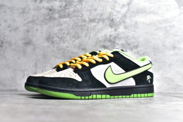 Nike SB Dunk Low x The Powerpuff Girls Flying Girl Police Joint Black and Green     GP5532-063 - Image 2