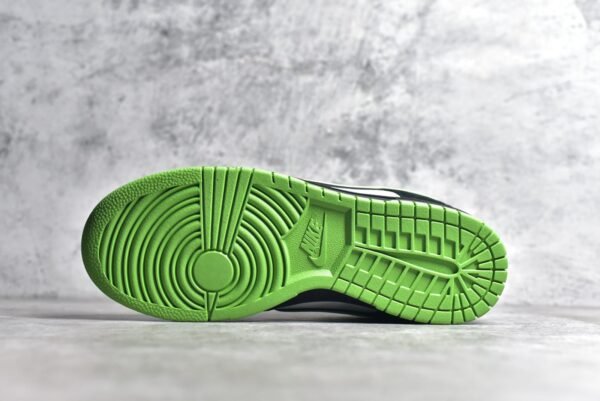 Nike SB Dunk Low x The Powerpuff Girls Flying Girl Police Joint Black and Green     GP5532-063 - Image 6