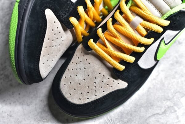 Nike SB Dunk Low x The Powerpuff Girls Flying Girl Police Joint Black and Green     GP5532-063 - Image 8