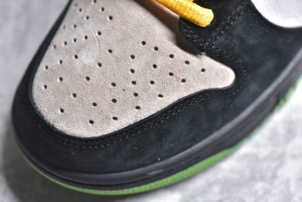 Nike SB Dunk Low x The Powerpuff Girls Flying Girl Police Joint Black and Green     GP5532-063 - Image 10