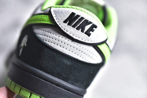 Nike SB Dunk Low x The Powerpuff Girls Flying Girl Police Joint Black and Green     GP5532-063 - Image 13