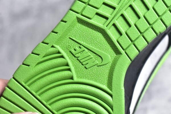 Nike SB Dunk Low x The Powerpuff Girls Flying Girl Police Joint Black and Green     GP5532-063 - Image 14