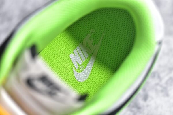Nike SB Dunk Low x The Powerpuff Girls Flying Girl Police Joint Black and Green     GP5532-063 - Image 15