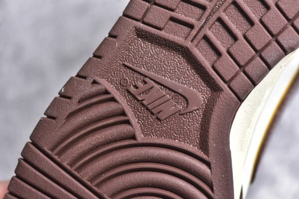 Nike SB Dunk Low brown    XH1733-004 - Image 14