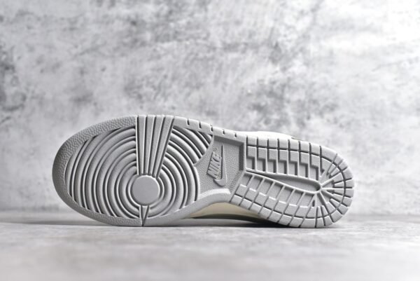 Nike SB Dunk Low BAPE Collaboration - Arctic Fox    XD6188-018 - Image 6