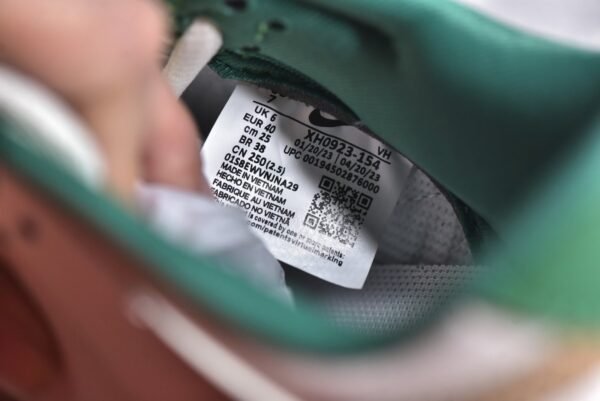 Nike SB Dunk Low BAPE Collaboration - Mi Bai Green    XH0923-154 - Image 16