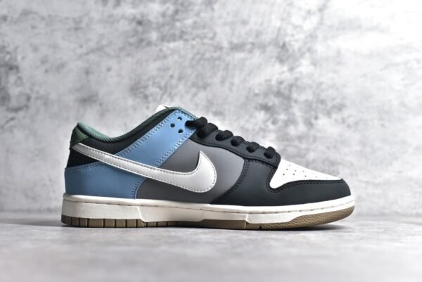 Nike SB Dunk Low Beatles Collaboration - White and Blue    PU6652-123 - Image 3