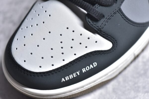 Nike SB Dunk Low Beatles Collaboration - White and Blue    PU6652-123 - Image 10