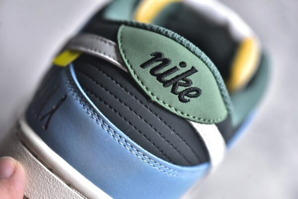 Nike SB Dunk Low Beatles Collaboration - White and Blue    PU6652-123 - Image 13