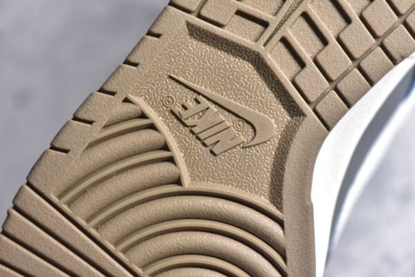 Nike SB Dunk Low Beatles Collaboration - White and Blue    PU6652-123 - Image 14