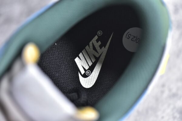 Nike SB Dunk Low Beatles Collaboration - White and Blue    PU6652-123 - Image 15
