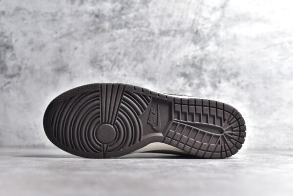Nike SB Dunk Low LV collaboration - deep brown print    XD1688-017 - Image 6