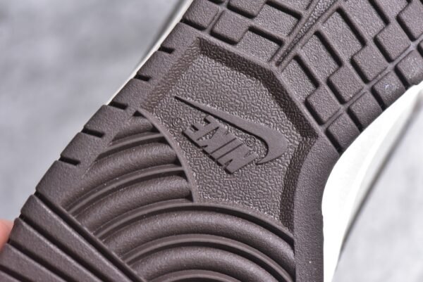 Nike SB Dunk Low LV collaboration - deep brown print    XD1688-017 - Image 14