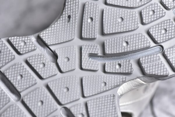 BALENCIAGA 3XL Sneakers 786959W3XLT9191 - Image 15