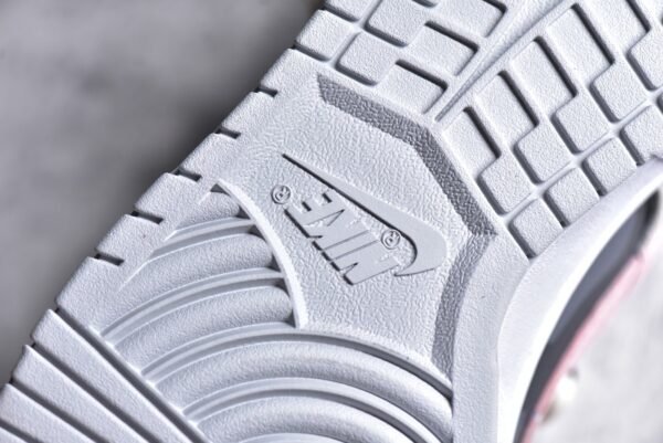 Nike SB Dunk Low Pink lover    FD1232-002 - Image 14