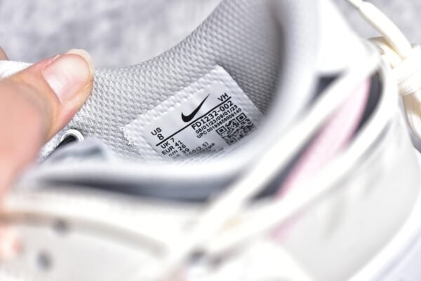 Nike SB Dunk Low Pink lover    FD1232-002 - Image 16
