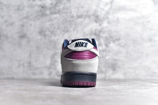 Nike SB Dunk Low "True Berry" Bordeaux red wine    BQ6817-001 - Image 5