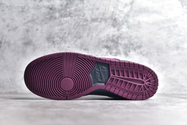 Nike SB Dunk Low "True Berry" Bordeaux red wine    BQ6817-001 - Image 6