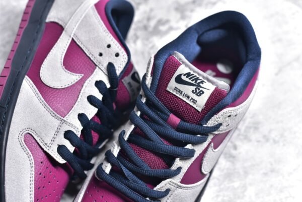Nike SB Dunk Low "True Berry" Bordeaux red wine    BQ6817-001 - Image 9