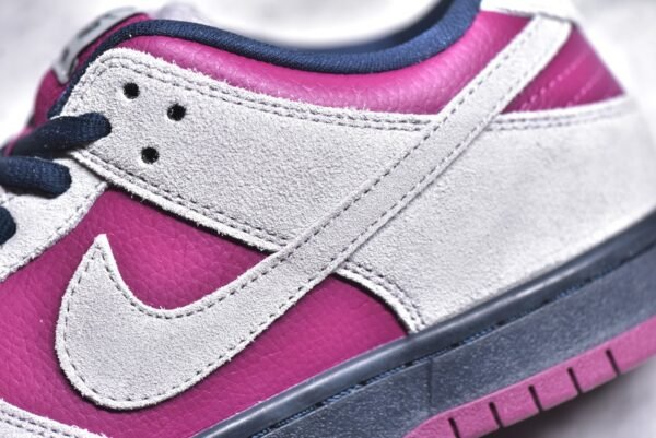 Nike SB Dunk Low "True Berry" Bordeaux red wine    BQ6817-001 - Image 12