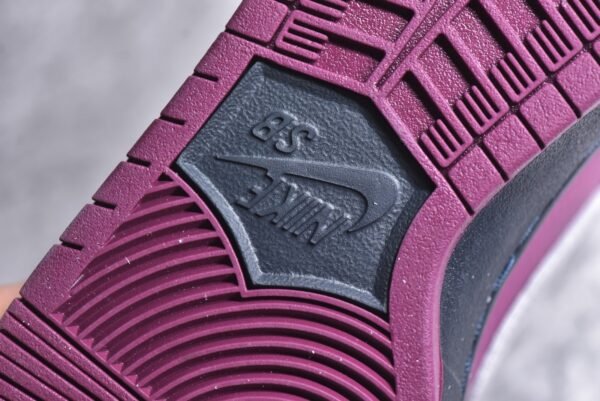 Nike SB Dunk Low "True Berry" Bordeaux red wine    BQ6817-001 - Image 14