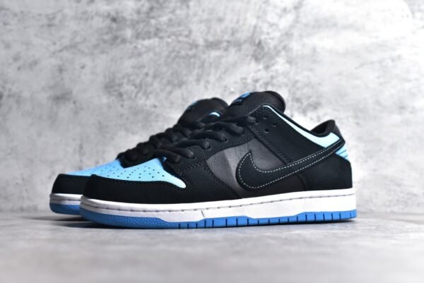 Nike SB Dunk Low Black North Carolina    304292-048 - Image 2