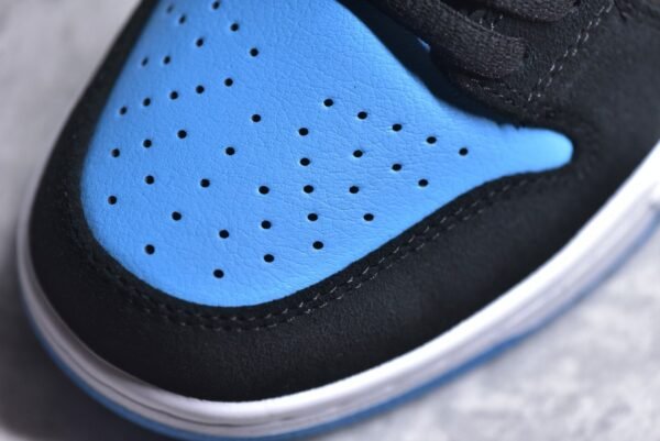 Nike SB Dunk Low Black North Carolina    304292-048 - Image 10