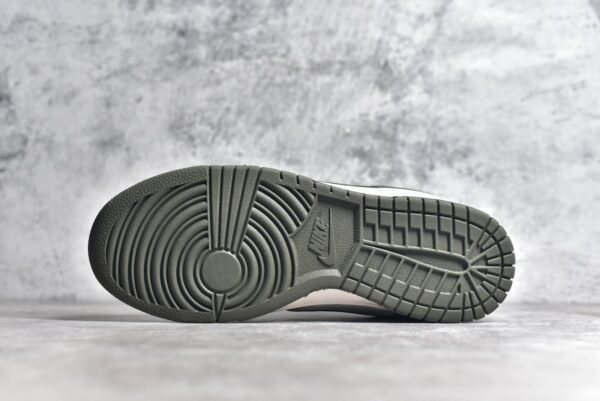 Nike SB Dunk Low Lightning Collaboration - Mi Bai Mo Green Starry Sky    XD1688-016 - Image 6