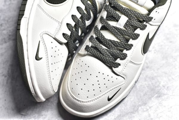 Nike SB Dunk Low Lightning Collaboration - Mi Bai Mo Green Starry Sky    XD1688-016 - Image 8