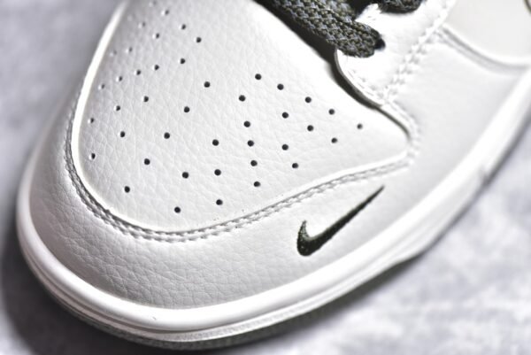 Nike SB Dunk Low Lightning Collaboration - Mi Bai Mo Green Starry Sky    XD1688-016 - Image 10