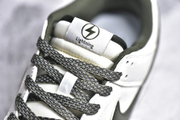 Nike SB Dunk Low Lightning Collaboration - Mi Bai Mo Green Starry Sky    XD1688-016 - Image 11