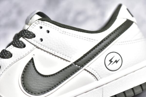 Nike SB Dunk Low Lightning Collaboration - Mi Bai Mo Green Starry Sky    XD1688-016 - Image 12