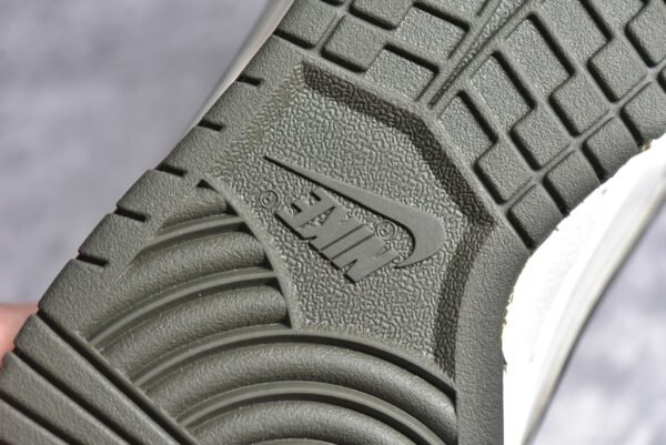 Nike SB Dunk Low Lightning Collaboration - Mi Bai Mo Green Starry Sky    XD1688-016 - Image 14