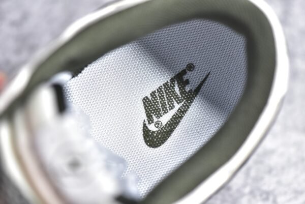Nike SB Dunk Low Lightning Collaboration - Mi Bai Mo Green Starry Sky    XD1688-016 - Image 15