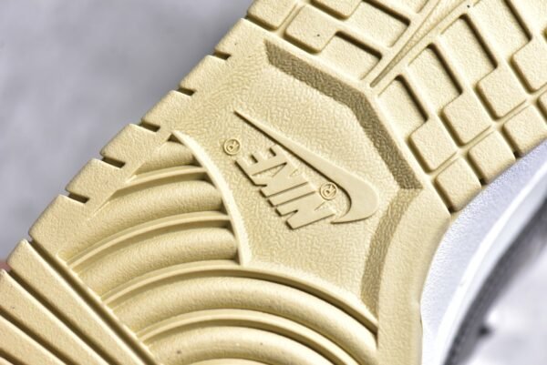 Nike SB Dunk Low Customization - Crack Grey White    DV0833-100 - Image 14