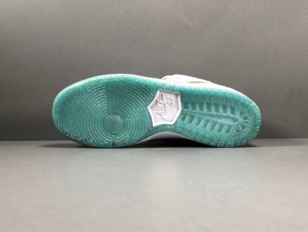 Nike SB Dunk Low Holiday Special "Frozen    DC9936-100 - Image 5