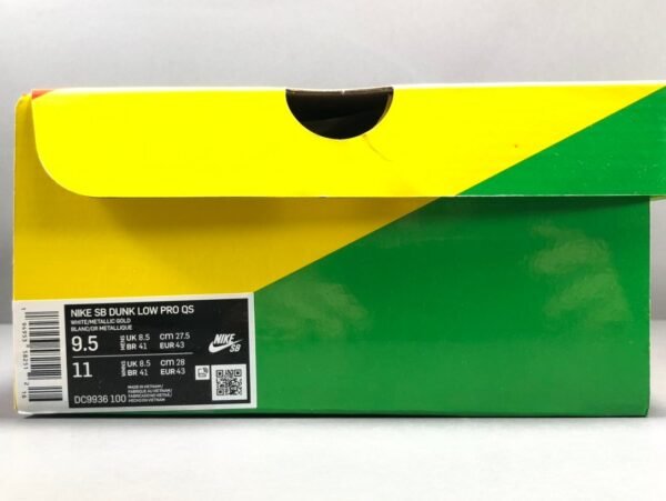 Nike SB Dunk Low Holiday Special "Frozen    DC9936-100 - Image 9