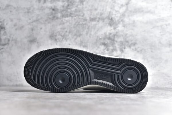 NiKe Air Force 1'07 Low Xiaogou black and white suede    KK5636-810 - Image 6