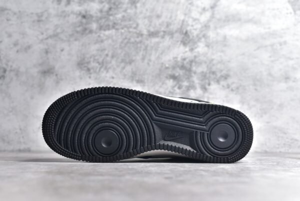 NiKe Air Force 1'07 Low x Louis Vuitton  Co branded - Black and White    SR33530 - Image 6