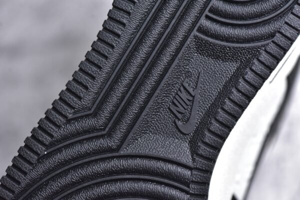 NiKe Air Force 1'07 Low x Louis Vuitton  Co branded - Black and White    SR33530 - Image 14