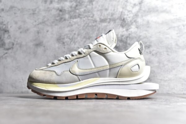 Sacai x VaporWaffle Sail Gum    DD1875-100