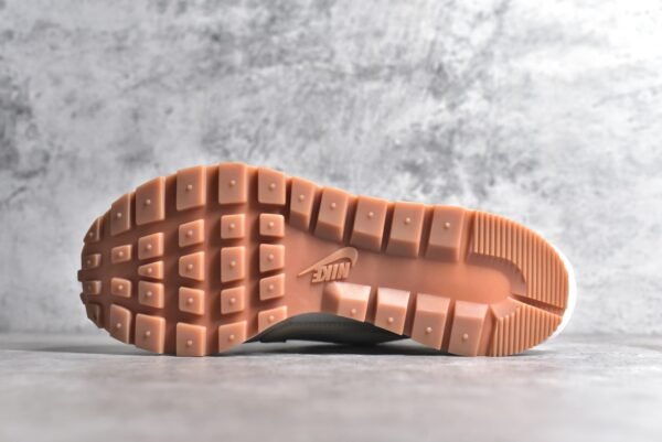 Sacai x VaporWaffle Sail Gum    DD1875-100 - Image 6